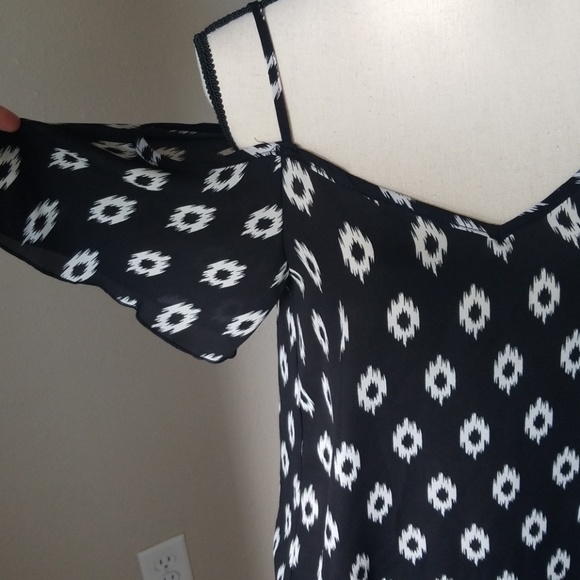 Top - Picture 2 of 3